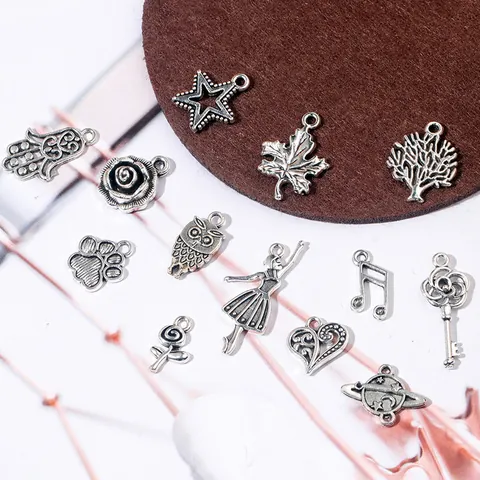 Ciondoli Fai da Te in Lega d'Argento Antico Ciondoli Assortiti per Creazione di Gioielli Collane Braccialetti Orecchini Accessori Artigianali Varietà Modelli