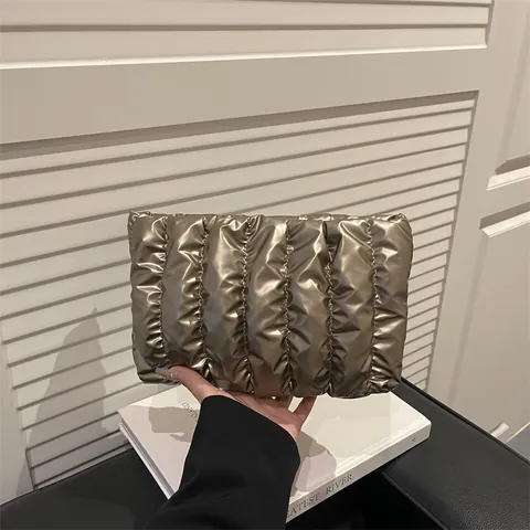 Borsa Cosmetica a Nuvola Plissettata di Moda Grande Capacità Pochette da Viaggio Trapuntata Donna Raso Metallizzato Lucido