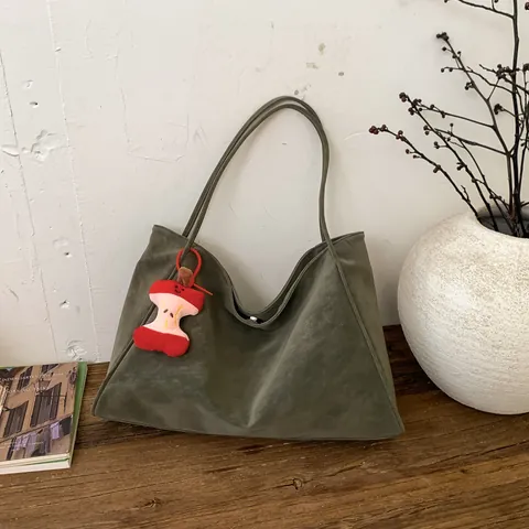 Borsa Tote in Pelle PU Grande Capacità Donna Borsa a Tracolla Minimalista Morbida Con Ciondolo a Mela per Pendolarismo Scuola