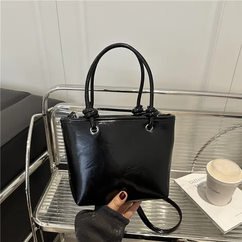Damen Luxus PU Leder Unterarmtasche Minimalistisch Nischendesign Schulter Umhängetasche Mit Knotengriff Detail Silberne Hardware Pendler Tote Bag