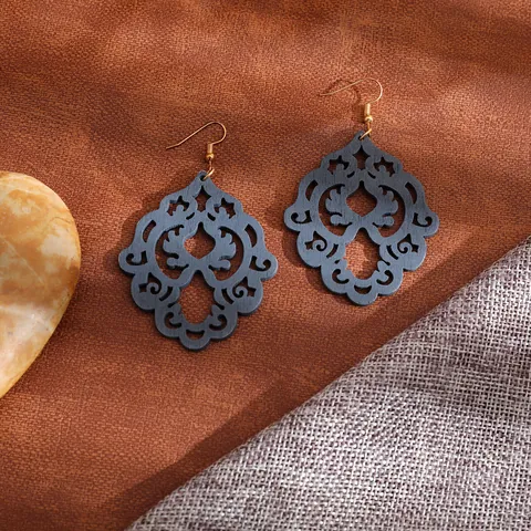 Bohemian Vintage Wooden Hollow Drop Earrings For Women Mandala Pattern Filigree Ethnic Earrings With Golden Metal Hooks