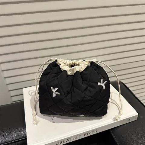 Fashion Quilted Drawstring Makeup Bag Women Floral Embroidery Toiletry Organizer Handbag Travel Storage Pouch Cosmetic Case