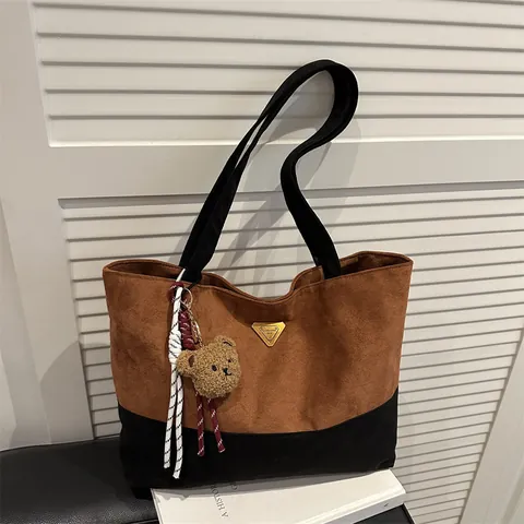 Bolso Tote de Mujer Aspecto Gamuza Color de Contraste Gran Capacidad Bolso de Hombro Informal Con Decoración de Oso