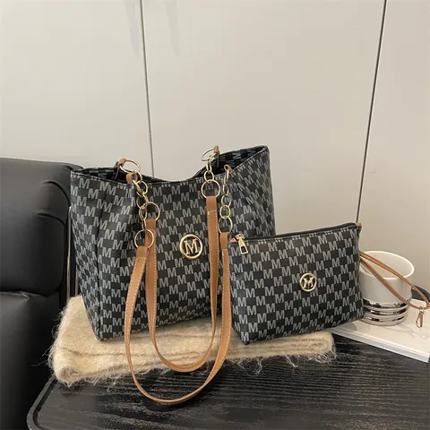 Women PU Leather Large Capacity Tote Bag 2 Piece Set With Pouch M Letter Monogram Monogram Pattern Gold Metal Logo Shoulder Bag For Commuting Office Work