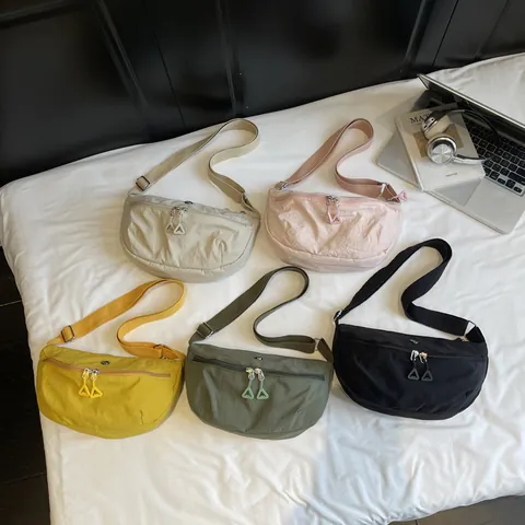 Dames Halve Maan Crossbody Tas Lichtgewicht Gekreukeld Nylon Schoudertas Borsttas Casual Minimalistisch Verstelbare Riem
