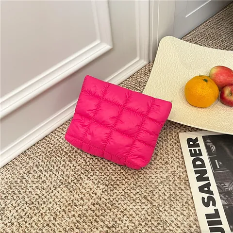 Women Quilted Puffer Clutch Bag Cotton Padded Solid Color Lightweight Handheld Makeup Storage Pouch Minimalist Fashion Daily Bag