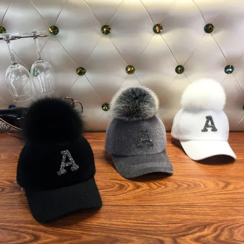 Berretto da Baseball in Mohair Invernale con Pompon Lettera A in Strass per Donna Ragazza Caldo Cappello Snapback in Pelliccia Sintetica