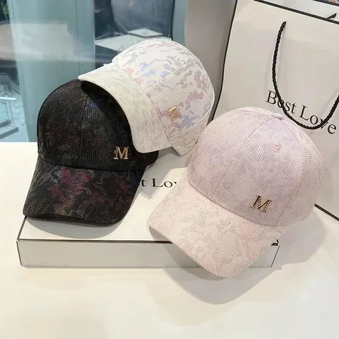 Berretto da Baseball Mimetico da Donna con Lettera M in Strass Regolabile Traspirante Cappello Parasole Street Style Casual Sport