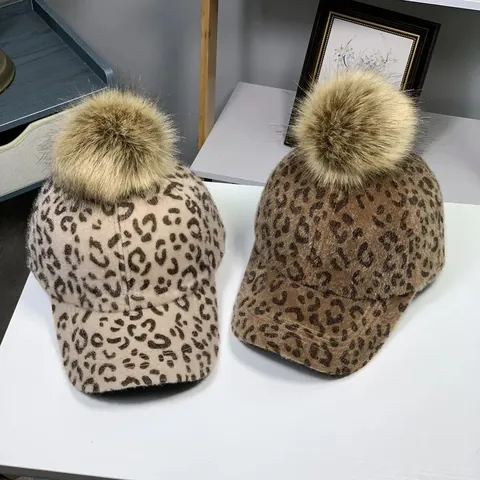 Berretto da Baseball con Stampa Leopardata Invernale per Donna Bambini con Grande Pom Pon in Pelliccia Sintetica Caldo Peluche