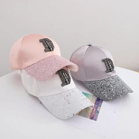 Damen Mode Baseballkappe Strass D Buchstabe Pailletten Satin Verstellbarer Sonnenhut Streetwear Outdoor Hut Für Erwachsene Kinder