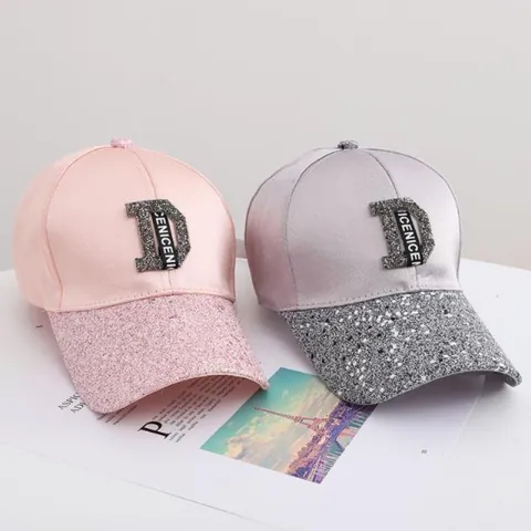 Damen Mode Baseballkappe Strass D Buchstabe Pailletten Satin Verstellbarer Sonnenhut Streetwear Outdoor Hut Für Erwachsene Kinder