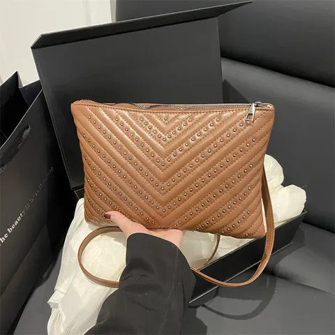 Damen Gesteppte Nieten Briefumschlagtasche PU Leder V-Muster Umhängetasche Für Alltag Party Mode Handtasche Clutch