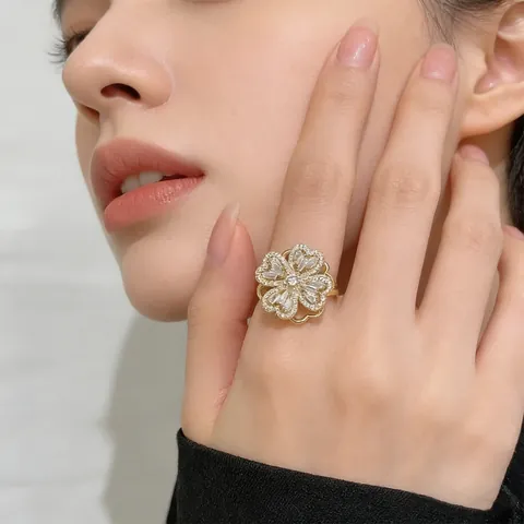 Elegant Rotating Four Leaf Clover Flower Ring For Women Copper Zirconia Inlaid Adjustable Open Finger Ring Light Luxury Jewelry