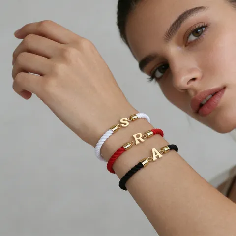 Einfaches Geflochtenes Seil Initial Armband Für Damen Vergoldeter Titanstahl Buchstaben Charm Verstellbarer Handschmuck Mode
