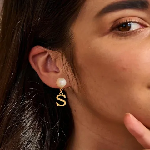 Edelstahl Anfangsbuchstabe Alphabet Anhänger Tropfenohrringe Mit Künstliche Perlenimitat Französischer Stil Mode Schmuck Für Damen