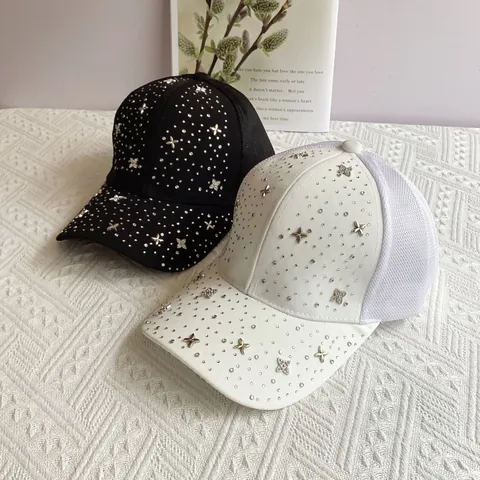 Damen Mode Mesh Atmungsaktive Baseballkappe Luxus Strass Vierblättriges Kleeblatt Stern Metallnieten Verstellbarer Outdoor Sonnenhut