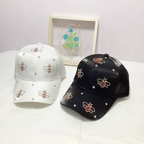 Women Rhinestone Bee Satin Baseball Cap Adjustable Fashion Sun Hat Sparkling Crystal Peak Cap Streetwear Accessory