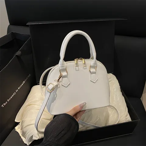Borsa a Conchiglia in Vernice Vintage per Donna Elegante Borsa a Tracolla a Cupola Con Tracolla Regolabile Hardware Dorato