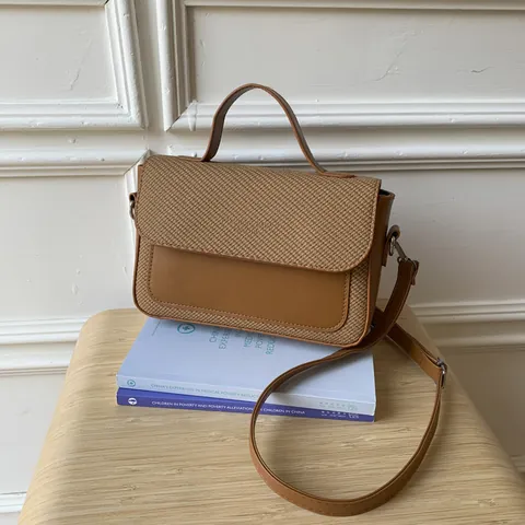 Bolso Bandolera de Mujer de Cuero PU y Tejido con Solapa Bolso Cuadrado Pequeño Bolso de Mano para Viaje Diario con Asa Superior Diseño Minimalista de Bloques de Color