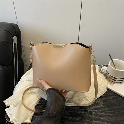 Women Minimalist PU Leather Bucket Bag With Gold Metal Decor Solid Color Single Shoulder Crossbody Bag Fashion Daily Tote