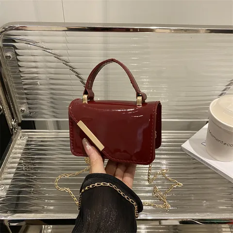 Dames Mini Glanzende PU Leren Crossbodytas Gouden Ketting Metalen Decoratie Kleine Vierkante Schoudertas Urban Simple Party Handtas