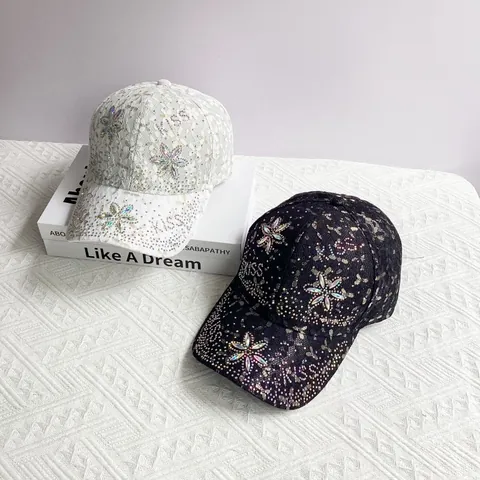 Damen Spitze Baseballkappe Strass Blume KISS Buchstabe Atmungsaktiv Verstellbar Mode Mesh Sonnenhut Für Outdoor Reisen