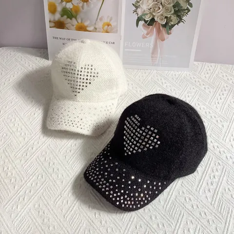 Women's Warm Rabbit Hair Blend Baseball Cap Rhinestone Heart Pattern Fashion Winter Adjustable Duckbill Hat