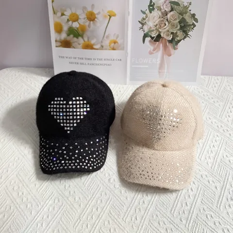 Women's Warm Rabbit Hair Blend Baseball Cap Rhinestone Heart Pattern Fashion Winter Adjustable Duckbill Hat