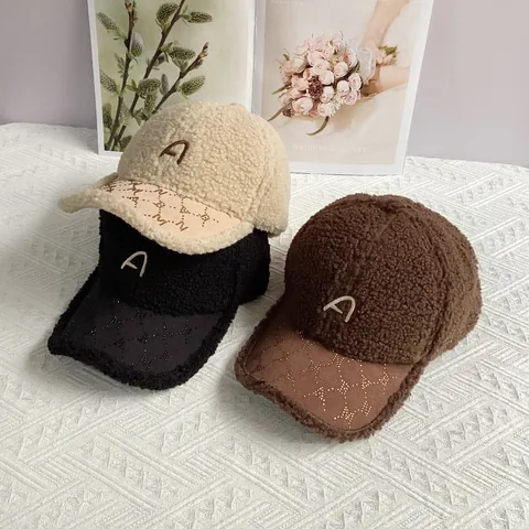 Damen Winter Dicke Lammwoll-Fleece Baseballkappe Bestickte Buchstaben Strass Warme Breite Krempe Schirmmütze Outdoor Modeaccessoires