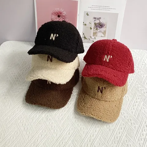 Κορεάτικο Μόδας Κεντημένο Γράμμα N Sherpa Fleece Καπέλο Μπέιζμπολ για Άνδρες Γυναίκες Χειμερινό Ζεστό Μαλακό Ρυθμιζόμενο Καπέλο Teddy Velvet