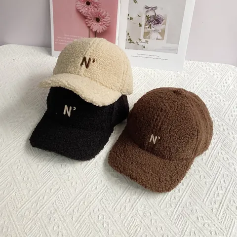 Κορεάτικο Μόδας Κεντημένο Γράμμα N Sherpa Fleece Καπέλο Μπέιζμπολ για Άνδρες Γυναίκες Χειμερινό Ζεστό Μαλακό Ρυθμιζόμενο Καπέλο Teddy Velvet