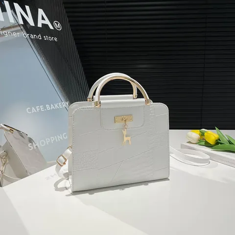 Sac à Main Femme 2025 Motif Crocodile Avec Poignée Métallique Dorée Pendentif Cerf Cuir PU Bandoulière Sac Carré