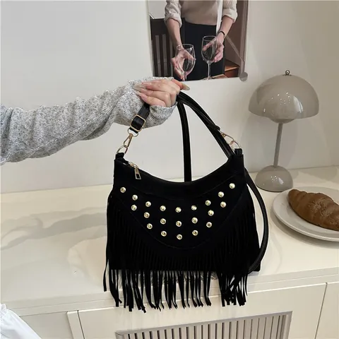 Bolso de Silla Vintage para Mujer Textura de Gamuza con Remaches y Borlas Bandolera de Cuero PU Estilo Western Minimalista