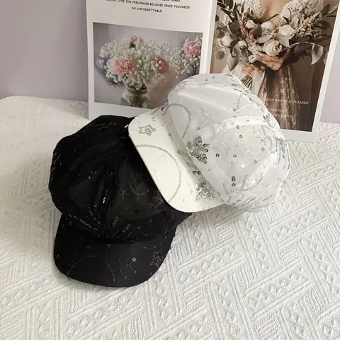 Donna Orecchini Cappello Coppola in Rete Con Ricamo di Stelle e Lune Paillettes Traspirante Cappello Ottagonale Elegante Dolce