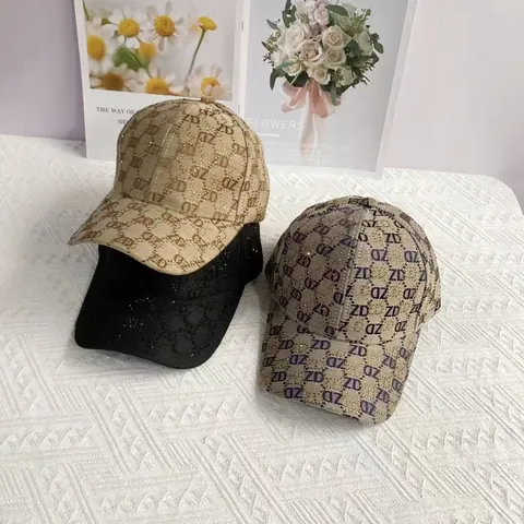 Cappello da Baseball da Donna alla Moda con Strass Monogramma di Lettere in Misto Cotone Regolabile Protezione Solare Casual