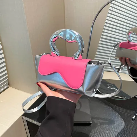 Damen Mode PU Leder Handtasche Mit Unregelmäßigem Metallgriff Wellenförmiger Klappe Schulter Umhängetasche Mini Tasche