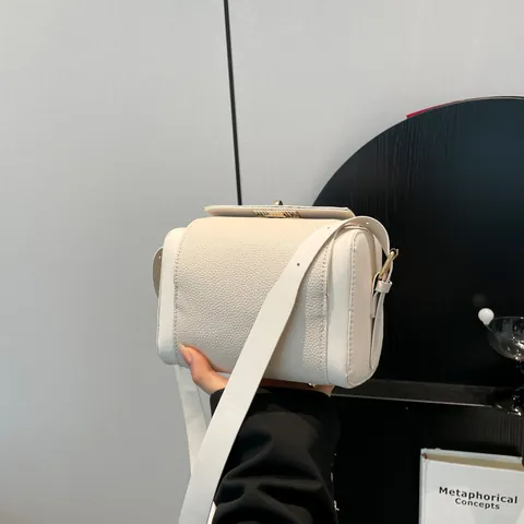 Sac Bandoulière Vintage Petit Carré pour Femme Minimaliste en Cuir PU avec Grain de Lychee et Fermoir Métal pour Trajet