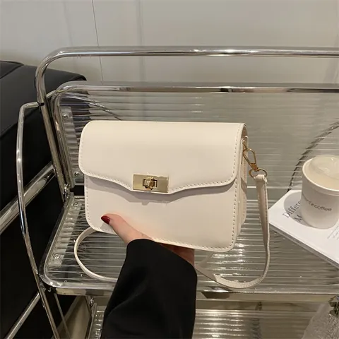 Sac Bandoulière Petit Carré en Cuir PU Rétro pour Femmes Sac à Épaule Vintage Avec Fermoir en Métal Doré Bandoulière Réglable