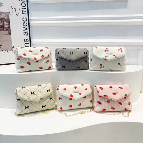 Borsa a Tracolla in Velluto a Coste da Donna Moda Cuore Fragola Ciliegia Fiocco Quadrata con Tracolla a Catena in Metallo Dorato