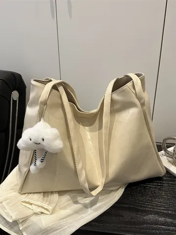 Sac Fourre-Tout Minimaliste en Cuir PU pour Femmes Grande Capacité Couleur Unie Sac à Bandoulière Style Coréen Sac à Main Avec Pendentif Nuage