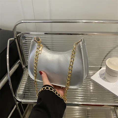 Bolso de Axila a la Moda para Mujer Cuero PU Metálico Cadena Dorada Bolso de Hombro Diario Tendencia Bolso Hobo Pequeño Media Luna Regalos