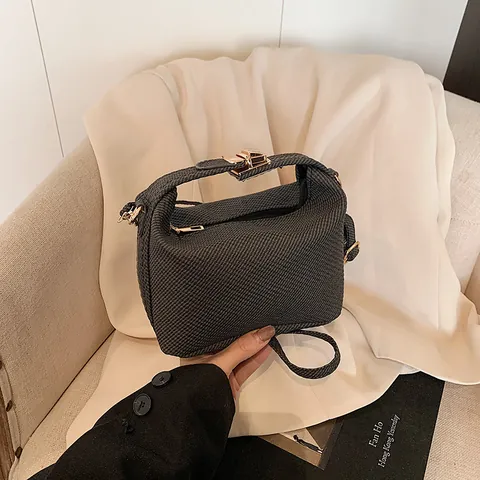 Bolso de Hombro para Mujer de Cuero PU con Textura Tejida Bolso Bandolera Pequeño Informal Diseño de Nicho Bolso de Mano con Hebilla