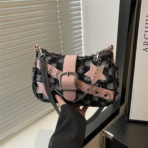 Bolso de Axila de Mezclilla Retro Y2K para Mujer Bolso de Hombro de Moda con Patchwork de Estrellas y Estampado de Tablero de Ajedrez con Cadena de Metal y Hebilla Grande