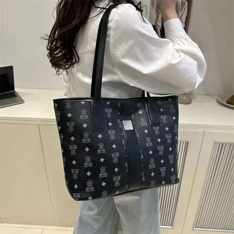 Grote Capaciteit Tote Bag Voor Vrouwen Vintage Beer Patroon PU Leer Schoudertas Casual Woon-werkverkeer Handtas Met Metalen Gesp