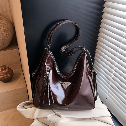 Bolso Tote Vintage de Cuero PU Brillante para Mujer Gran Capacidad Bolso de Hombro Con Placa Triangular Borla Uso Diario