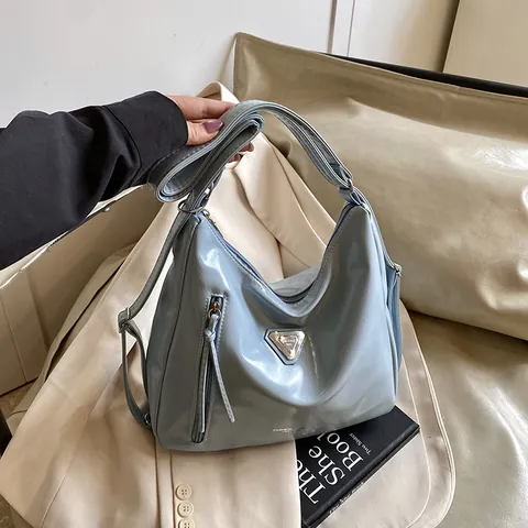 Bolso Tote Vintage de Cuero PU Brillante para Mujer Gran Capacidad Bolso de Hombro Con Placa Triangular Borla Uso Diario