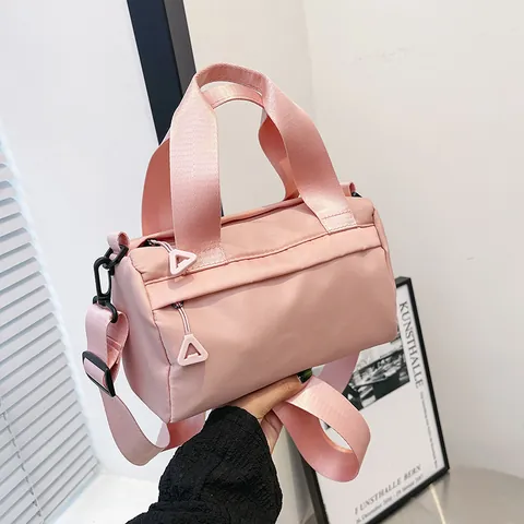 Sac Bandoulière Léger en Nylon Pour Femme Grande Capacité Sac Oreiller Avec Tirette Triangulaire Pour Sport Voyage Quotidien