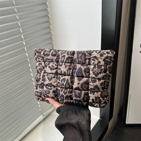 Women Fashion Leopard Print Quilted Padded Clutch Bag Zip Top Polyester Cosmetic Storage Handbag For Daily Travel Casual Accessories