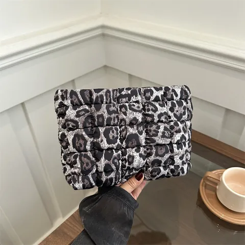 Women Fashion Leopard Print Quilted Padded Clutch Bag Zip Top Polyester Cosmetic Storage Handbag For Daily Travel Casual Accessories