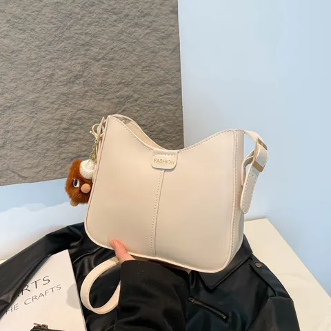 Damen PU Leder Urban Minimalistische Schultertasche Einfarbig Unterarm Eimertasche Mit Plüschbär Anhänger Mode Handtasche